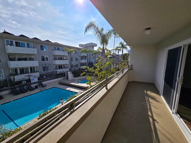 Building Photo - Laguna Del Rey Apartments