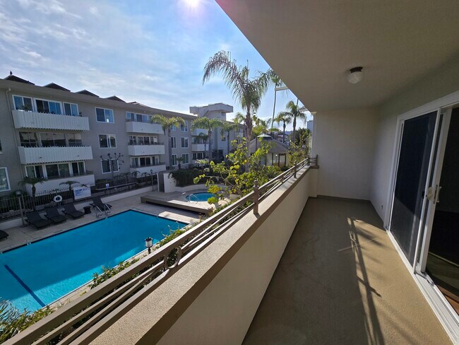 Foto del edificio - Laguna Del Rey Apartments