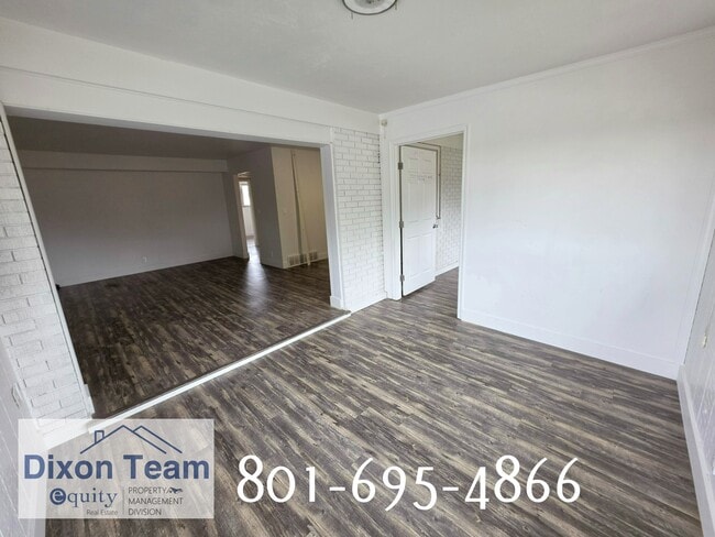 Building Photo - 2327 Chateau Dr