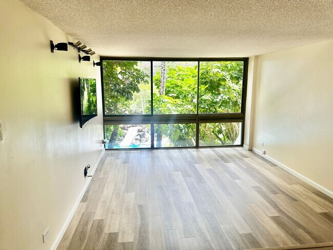 Foto del edificio - 1 bedroom in Highly Desirable building in Hawaii Kai