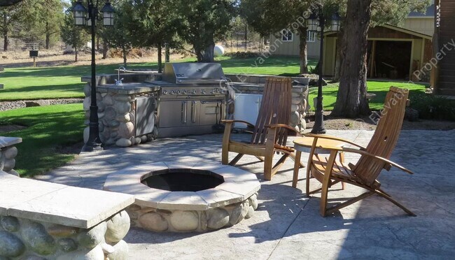Foto del edificio - 9.5 ACRES Oasis in Northeast Bend!