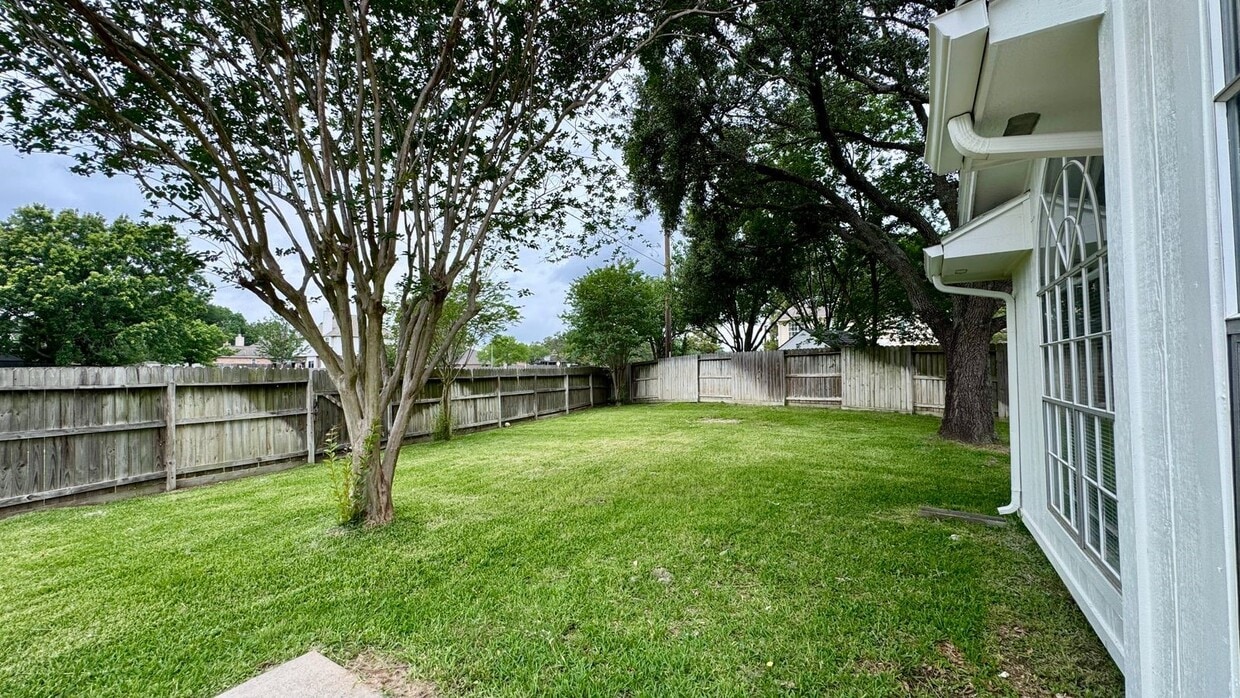 Foto del edificio - 15027 Winding Black Cherry Ln
