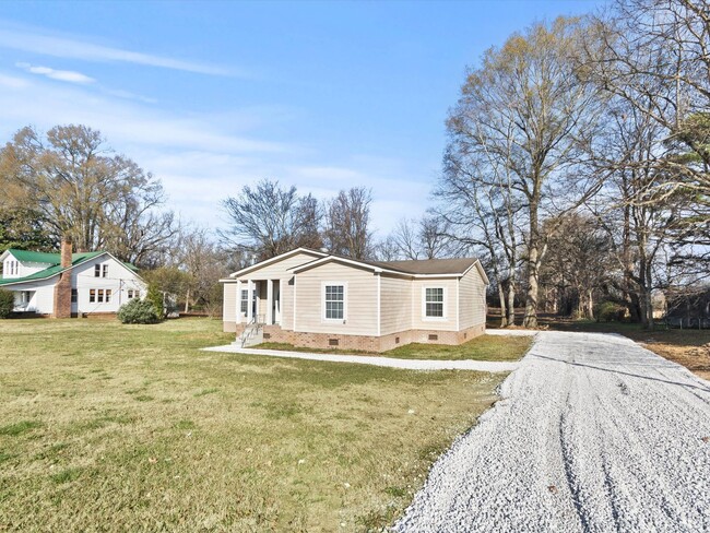 Building Photo - Great Home Near Tanner High School!