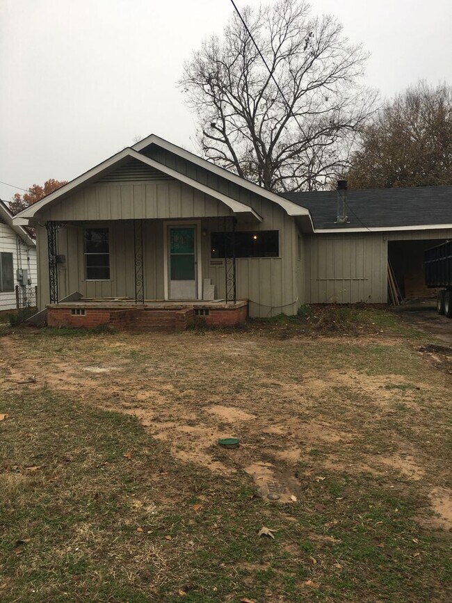 Foto del edificio - 3/1/1 Kilgore Fenced yard and Pet Friendly