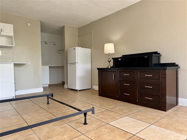 Foto del edificio - 7900 S Orange Blossom Trail