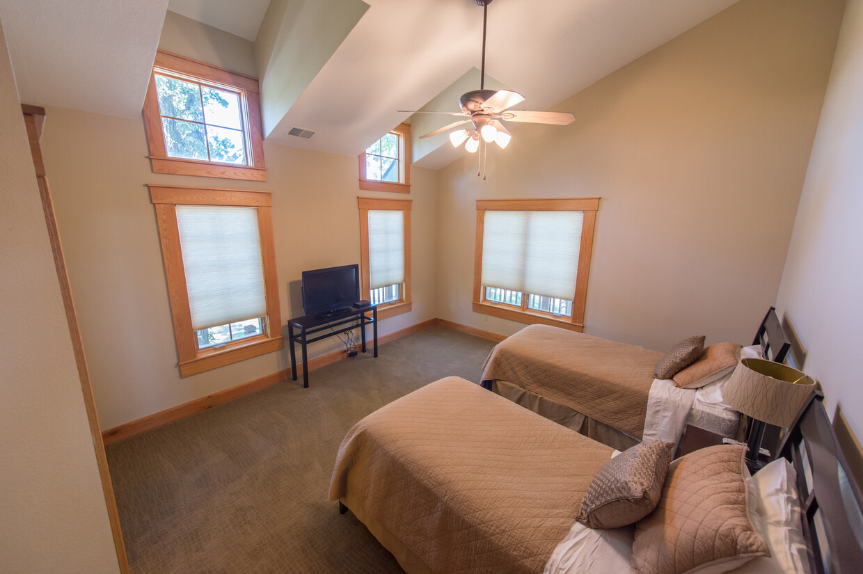 Foto principal - 1130 330th St