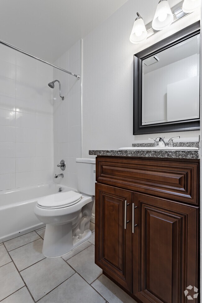 0 habitaciones, 1 baño + altillo - 850 pies cuadrados - Lanewood Court Apartments