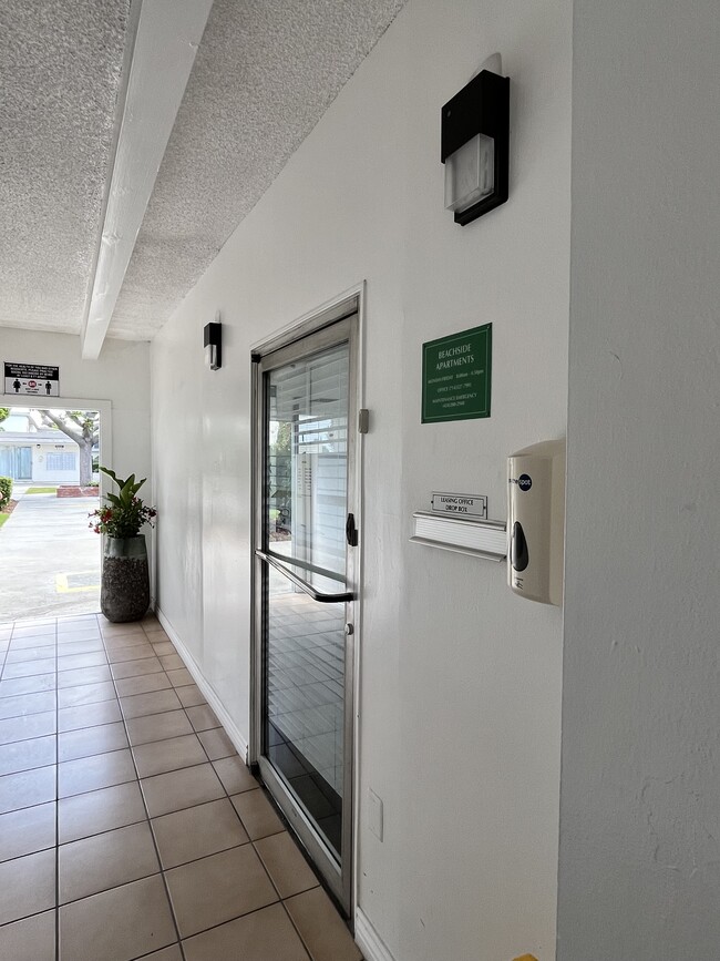 Building Photo - Beachside Apartments