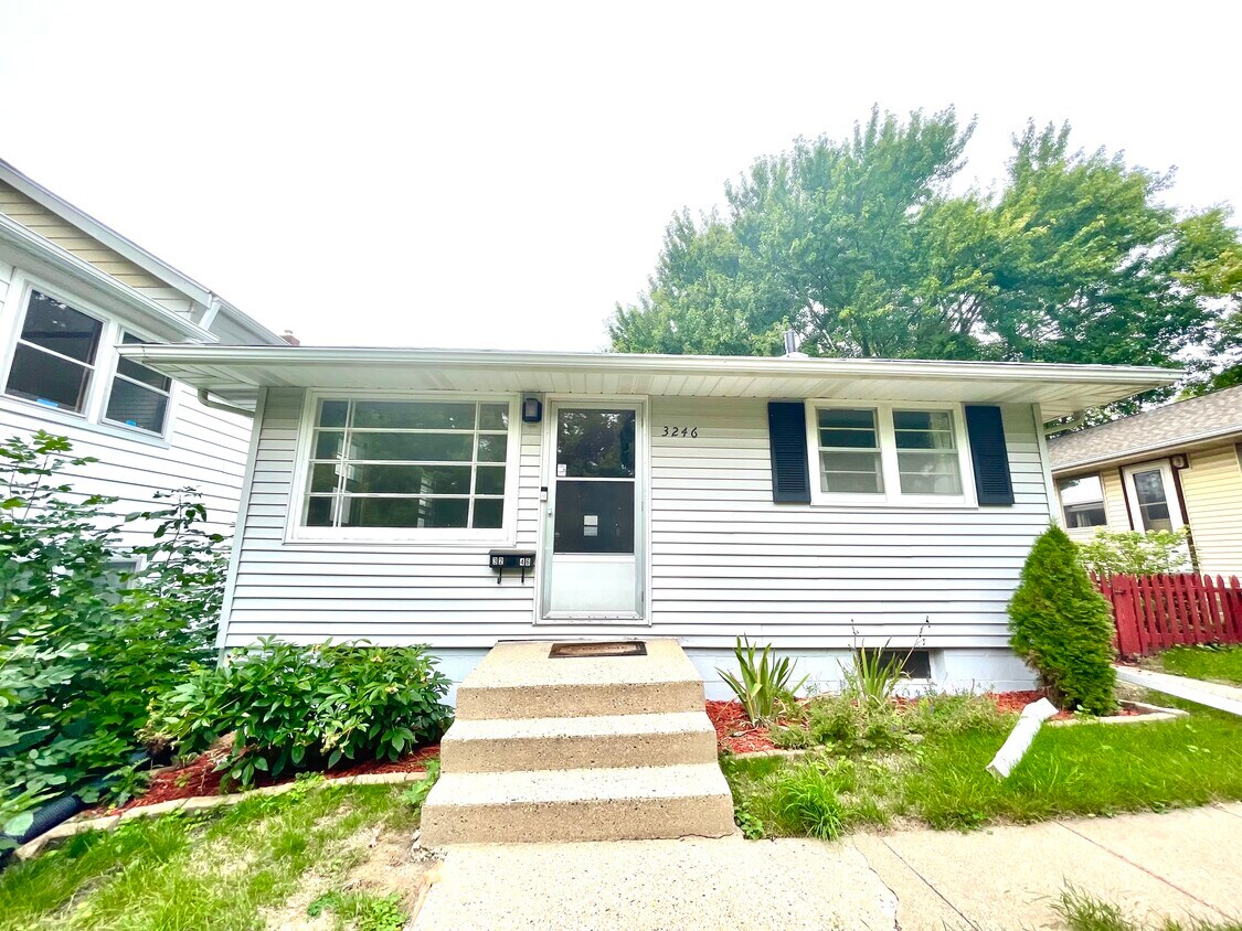 Primary Photo - 3246 Hayes St NE
