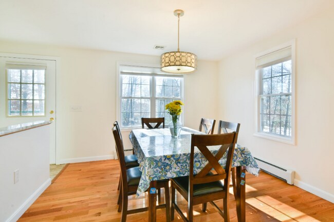 Foto del edificio - 53 Arrowwood Dr