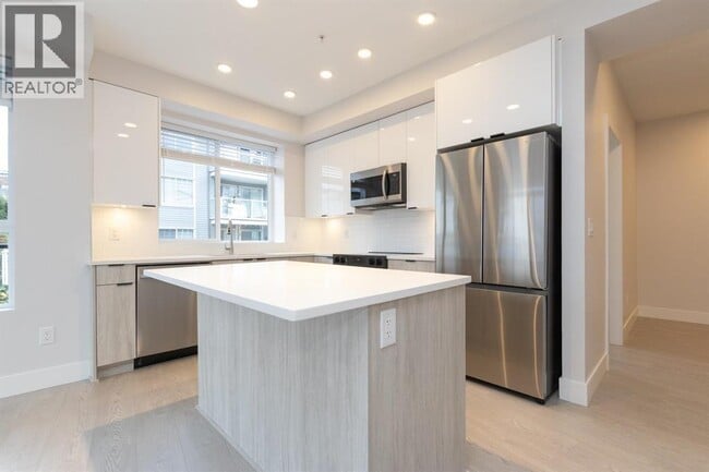 Building Photo - 11655 Fraser St