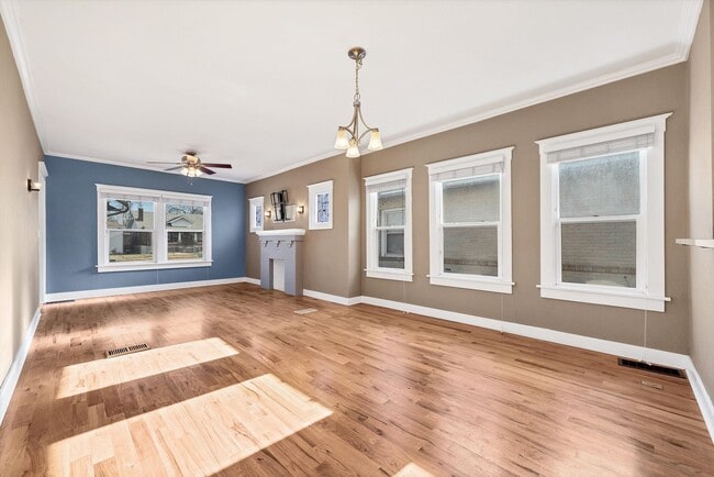 Building Photo - Stunning Craftsman Home in the Heart of Denver!