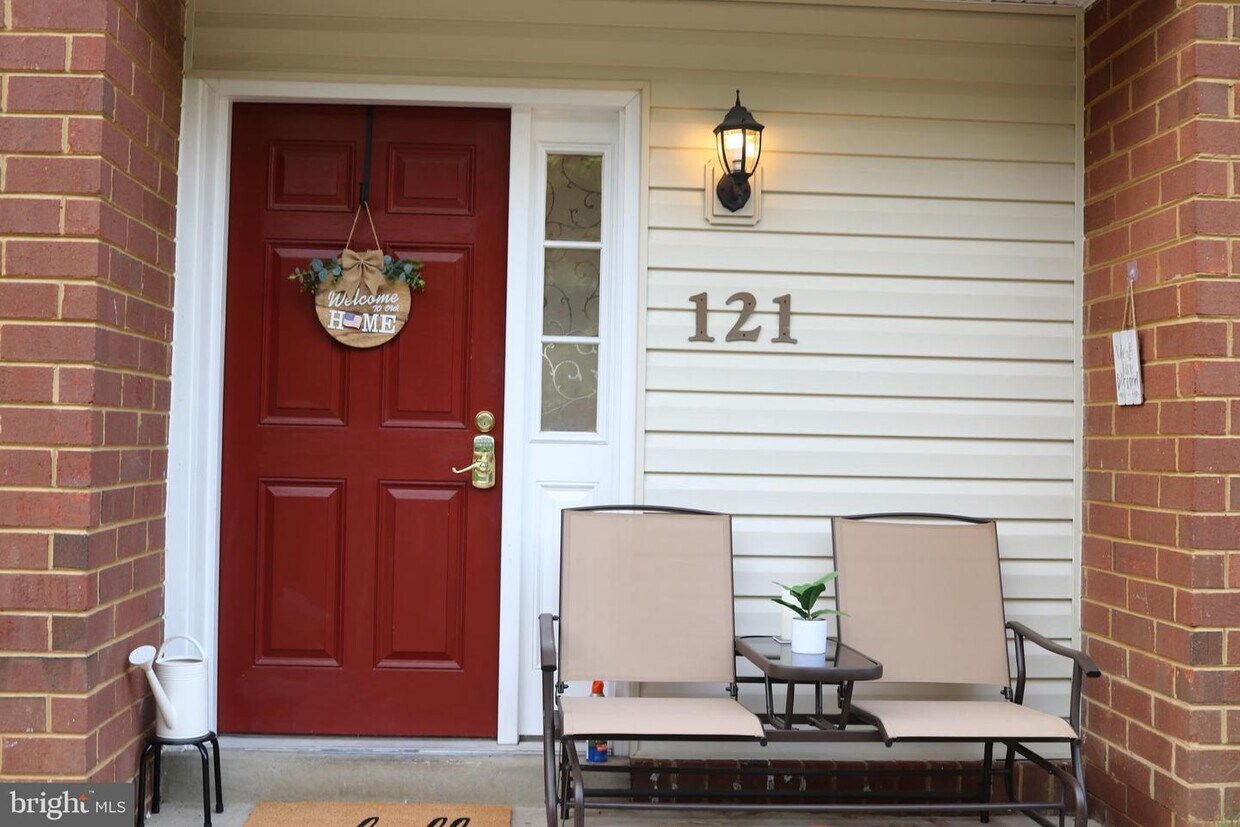 Primary Photo - 121 Oak Dr