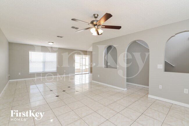 Building Photo - 215 Lobelia Dr
