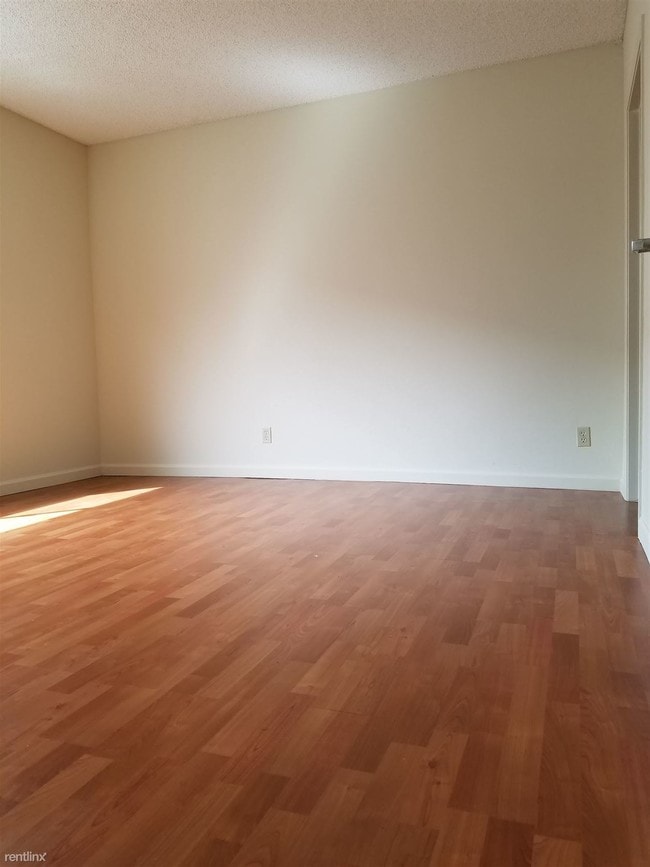 Building Photo - 1 br, 1 bath  - 823 Fedora St  in Korea Town