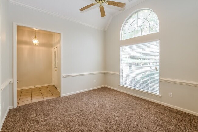 Foto del edificio - 5041 Thornebrook Cove