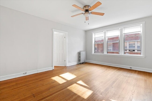 Foto del edificio - 2342 W Touhy Ave