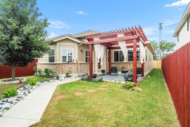 Building Photo - 5917 Principale Dr