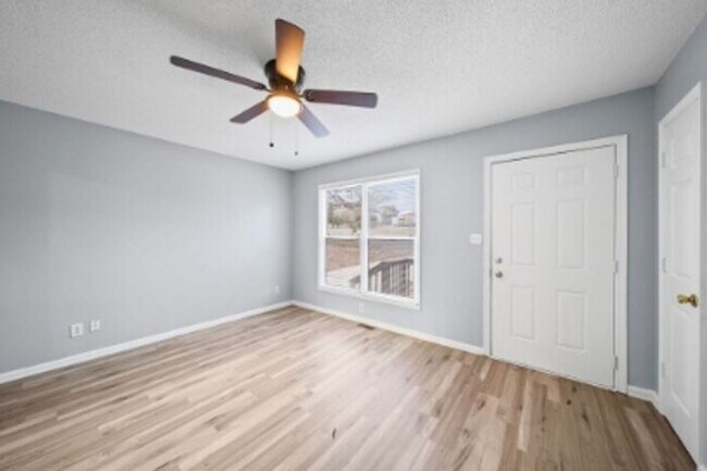 Foto del edificio - 3 Bedroom 1 Bath Home - Recently Refreshed