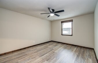 Building Photo - 712 Player Ct