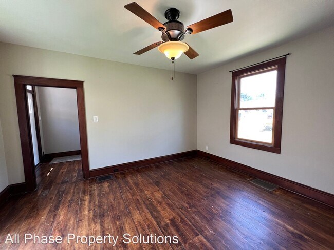 Foto del edificio - 3 br, 1.5 bath House - 1321 Elm St.