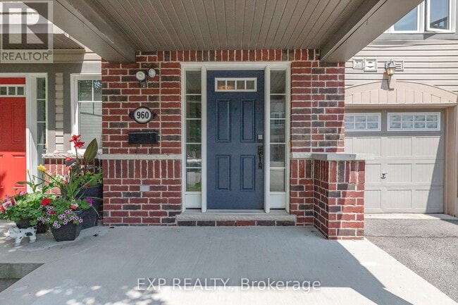 Building Photo - 960 Messor Cres