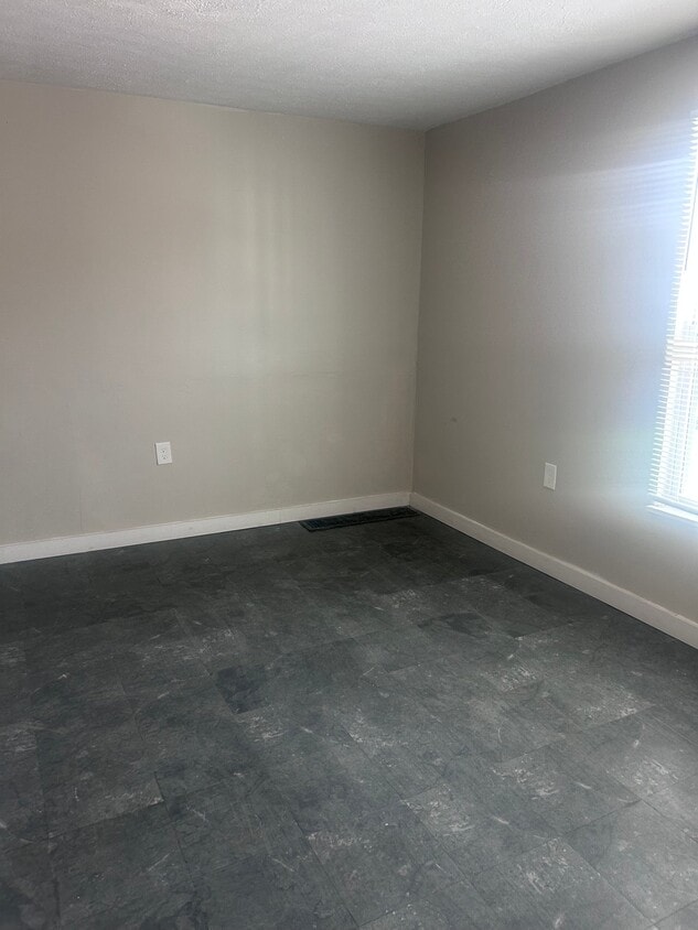 Foto del edificio - 2163 E 84th St