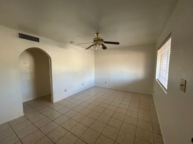 Building Photo - 3 Bed 2 Bath Home