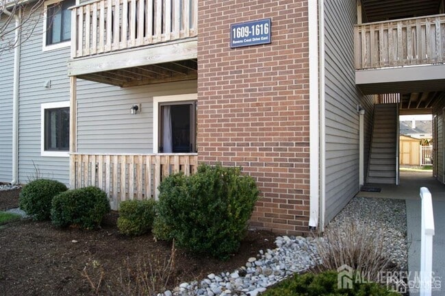 Building Photo - 1609 Ravens Crest Dr