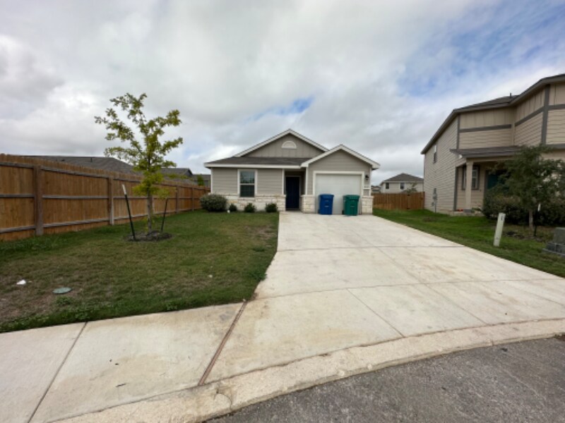 Primary Photo - 10115 Jardin Verde