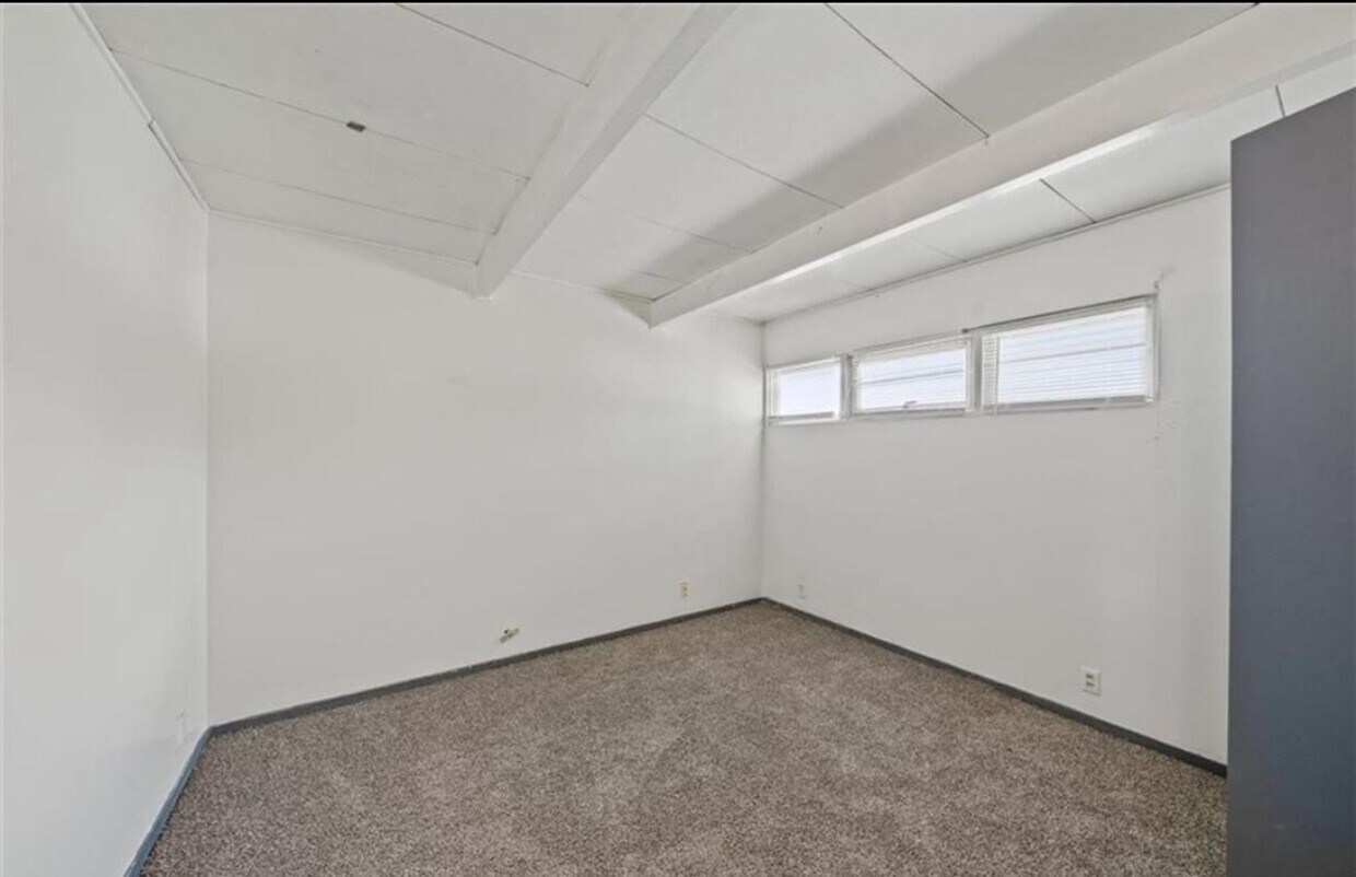 Foto del edificio - 3 Bed 1.5 bath Townhome for Rent