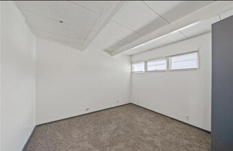 Building Photo - 803 N 70th Terrace