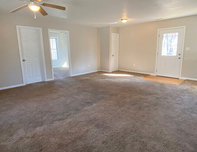 Foto del edificio - West Asheville Location