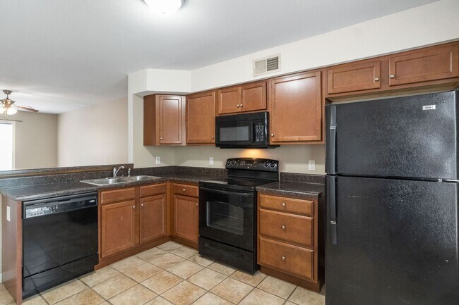 Foto del edificio - 2 Bedroom 1.5 Bathroom Townhome!!!