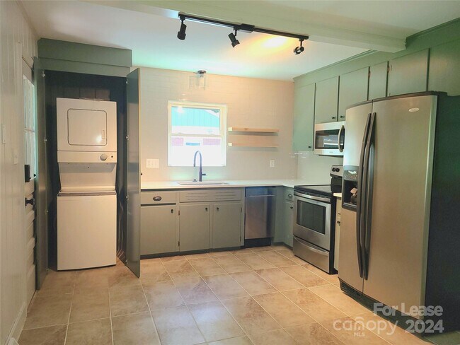 Foto del edificio - 5117 Greenbrook Dr