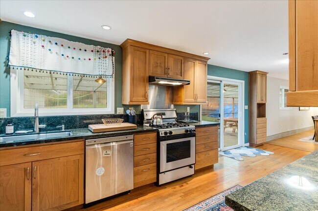 Foto del edificio - 6935 SW Taylors Ferry Rd