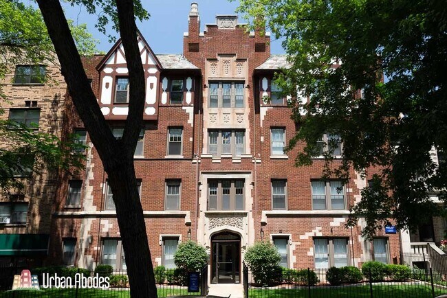 Building Photo - 651 W Wrightwood Ave