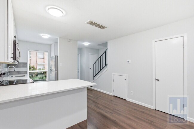 Foto del edificio - 3820 Southway Dr