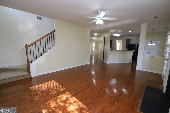Building Photo - 330 Glenhaven Dr
