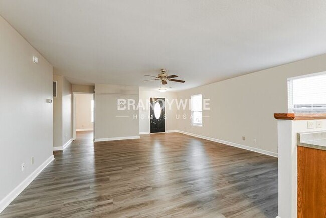 Building Photo - Full Privacy Fenced Yard in Greenfield