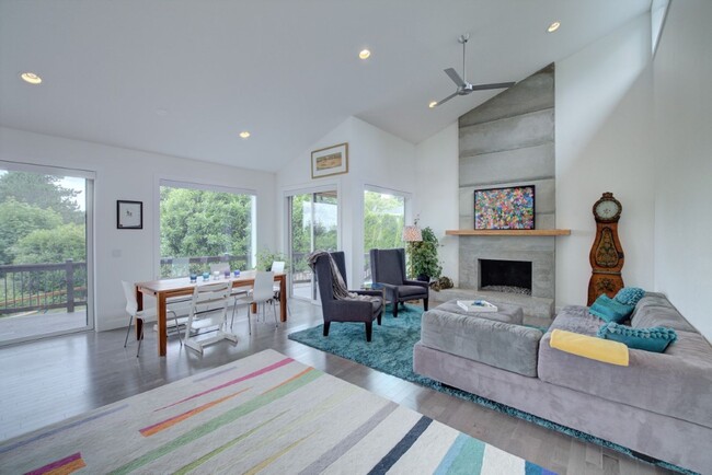 Building Photo - 4Bd/3.5Ba Kirkland House