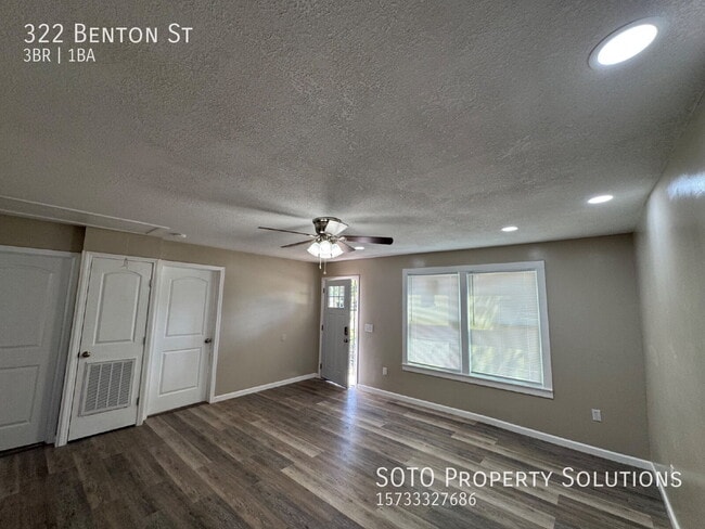 Building Photo - 322 Benton St