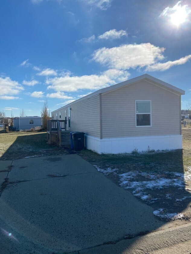 889 Cal Dr, Dickinson, ND 58601 House Rental in Dickinson, ND