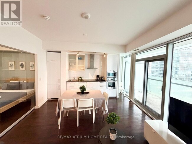 Building Photo - 14 York St