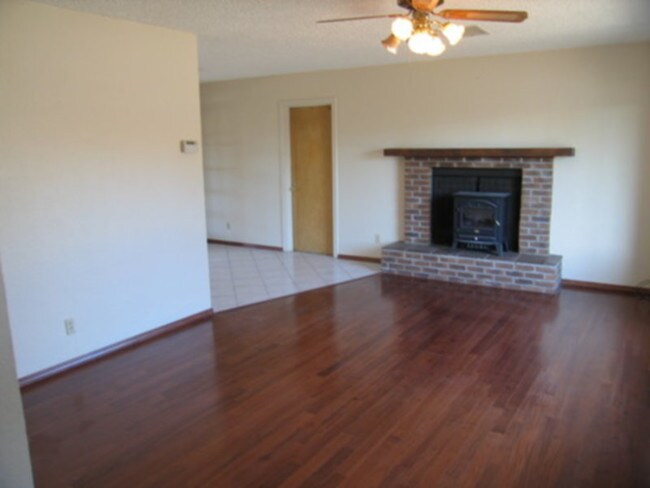 Building Photo - 4025 Palo Duro Dr NE
