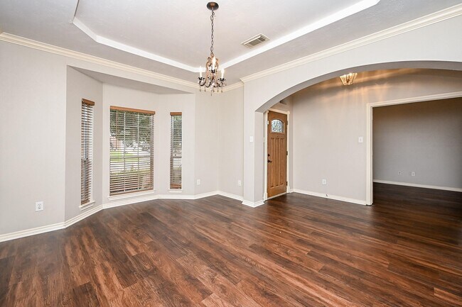 Foto del edificio - 8135 Cove Timbers Ln