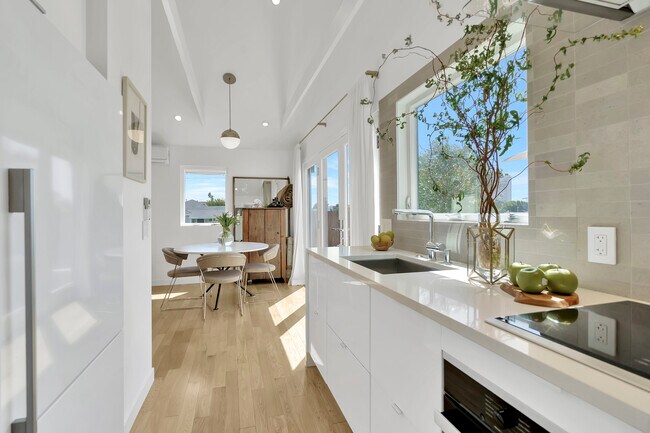 Foto del edificio - 7065 W 85th St