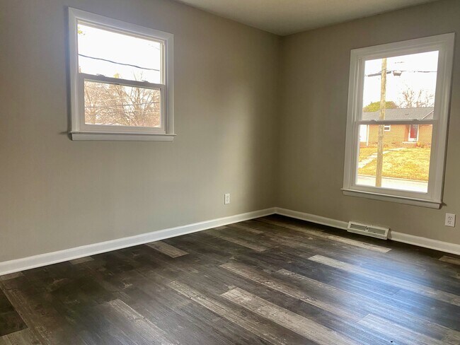 Building Photo - 1803 W Meadowview Rd