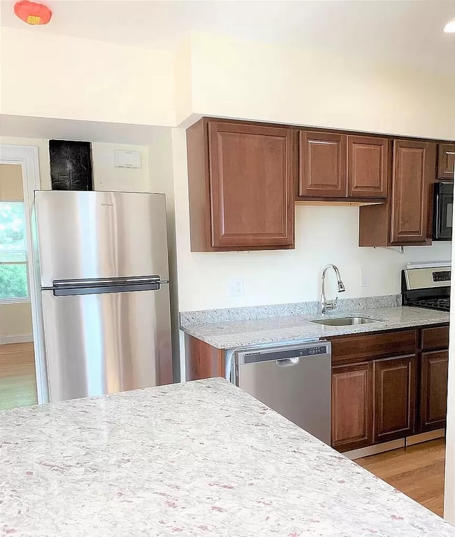 Building Photo - 28R Cherry St