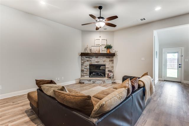 Foto del edificio - 4401 Dandelion Ln